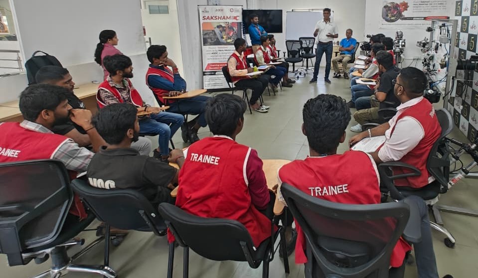 An orientation session for the bike technician training program, organized by JBSI in partnership with VOC and ARPNA.
